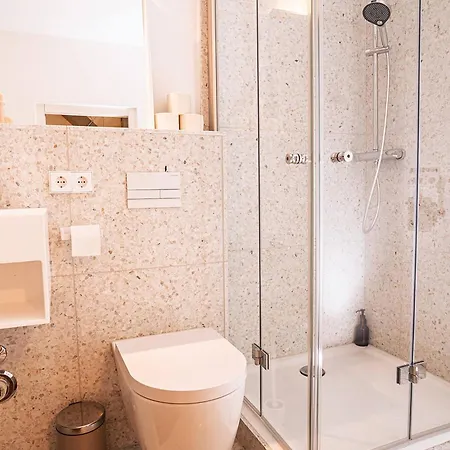 Denkmal Traumsanierung. Gesamtes Hinterhaus * Lipsk