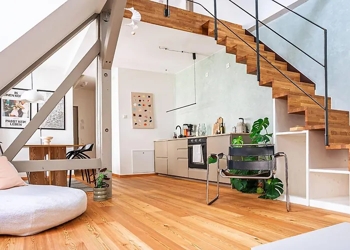 Denkmal Traumsanierung. Gesamtes Hinterhaus Λειψία